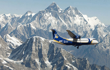 Mountain flight tour in Nepal